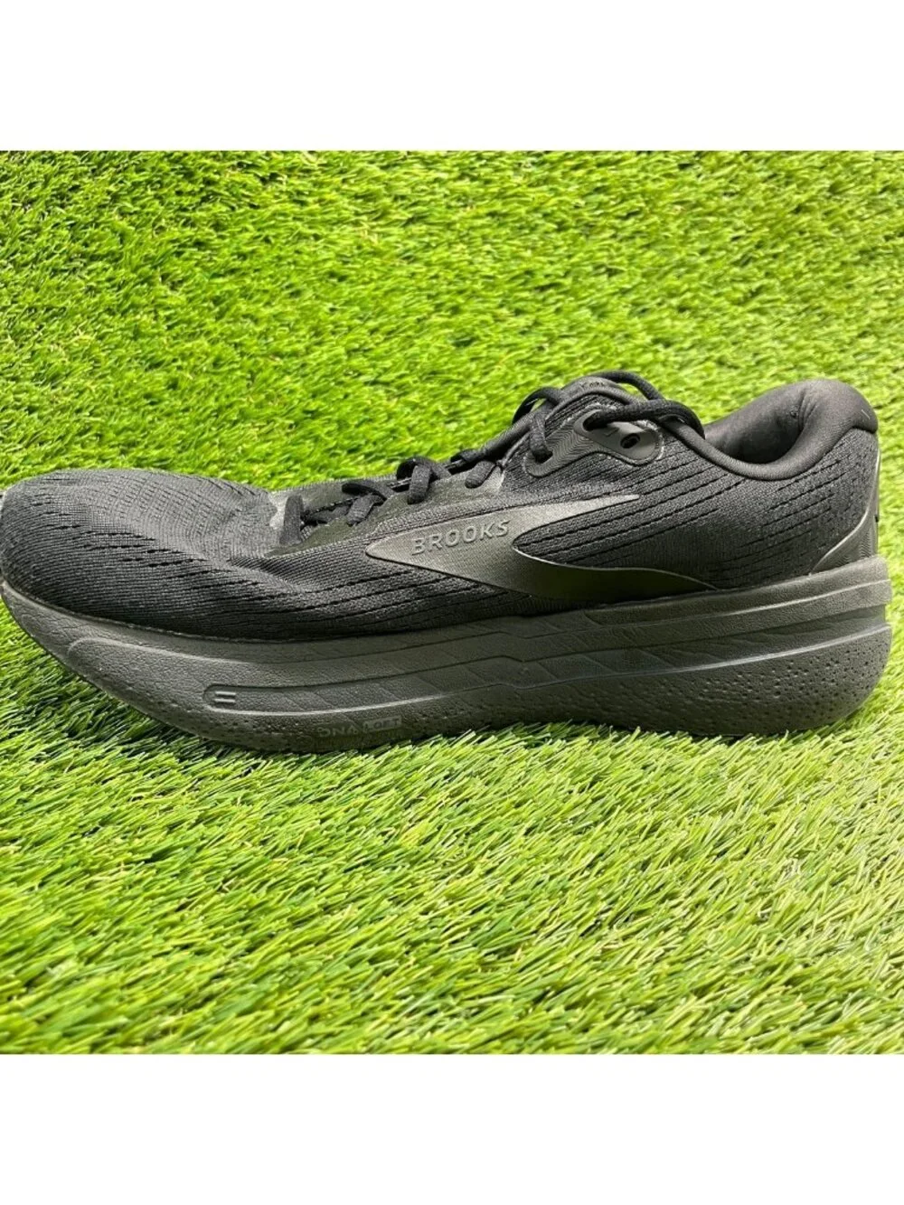 Brooks Ghost Max 2 Mens Size 12 Black Athletic Running Walking Shoes Sneakers